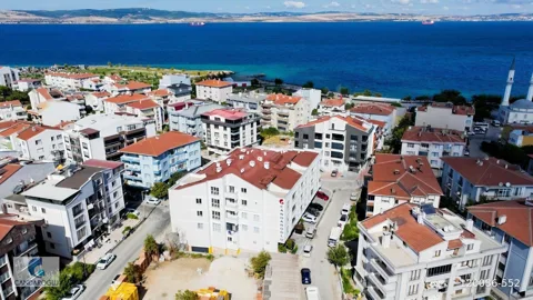 LAPSEKİ SAHİLDE SATILIK EBEVEYN BANYOLU SIFIR 3+1 DAİRE